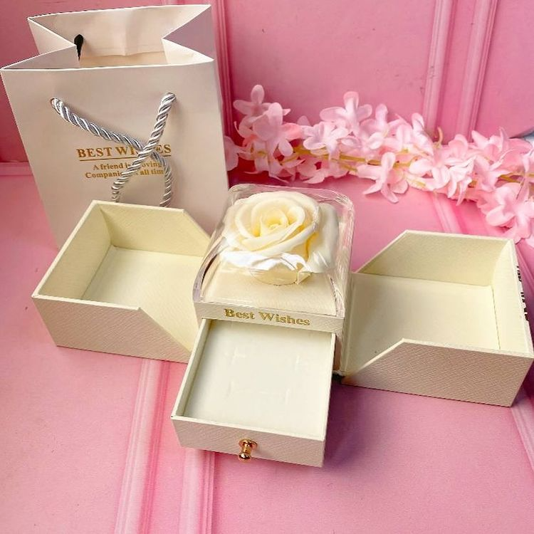 COFRE BOX ROSS DE TRIPLE COMPARTIMIENTO + COLLAR TE AMO 100 IDIOMAS ENCHAPADO EN ORO ROSE 14K (Versión Original)